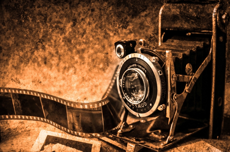 photographe-OLLIERES-min_light-wood-night-camera-photography-vintage-1245236-pxhere.com